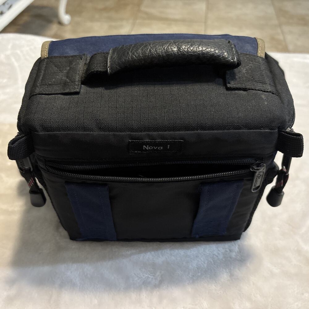 Canon EOS 40D Digital Camera, EFS 18-55 mm Lens, Battery, Charger, Strap and Bag - Picture 5 of 15